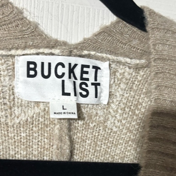 Bucket list wrapped in stars cardigan - Picture 4 of 5